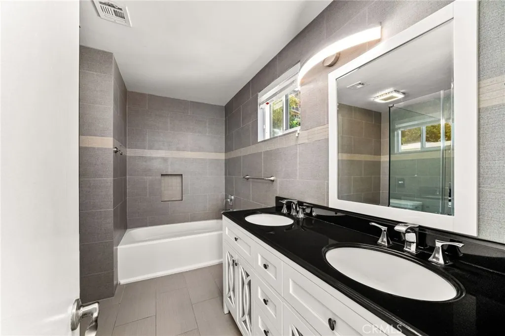 Additional image 32 of 3751 Prestwick Dr, Los Angeles, CA 90027