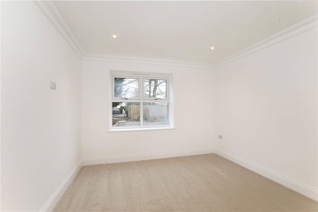 Additional image 7 of 2 bed flat to rentWayside Crescent, Harrogate, North Yorkshire HG2