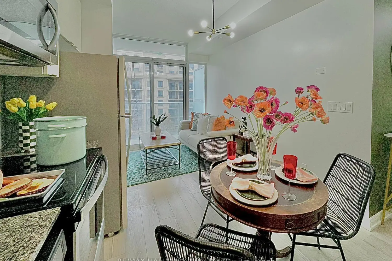 621 Sheppard Avenue 619