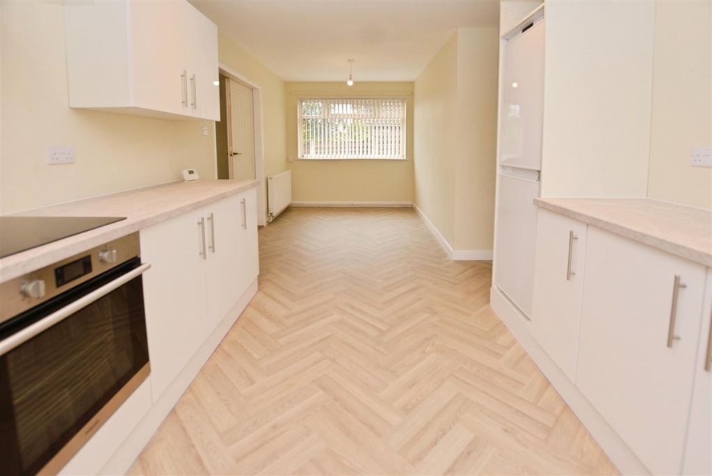 Additional image 3 of 3 bed detached bungalow to rentNorfolk Avenue, Burton-Upon-Stather, Scunthorpe DN15