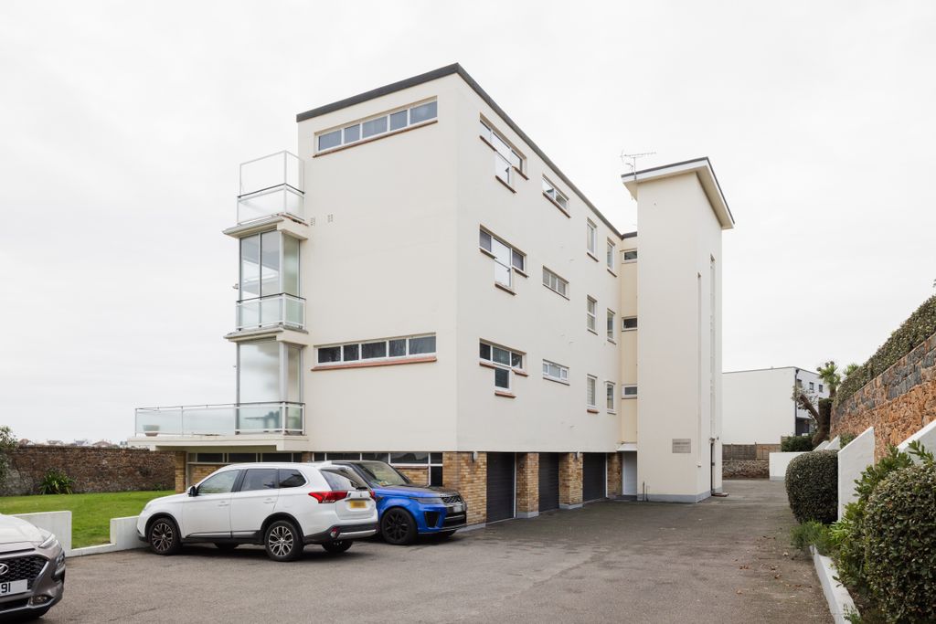Additional image 3 of 2 bed flat to rentLa Rue A Don, Grouville, Jersey JE3