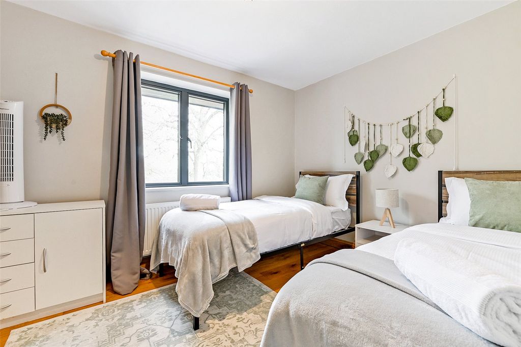 Additional image 13 of 4 bed semi-detached house to rentLuker Avenue, Henley-On-Thames, Oxfordshire RG9