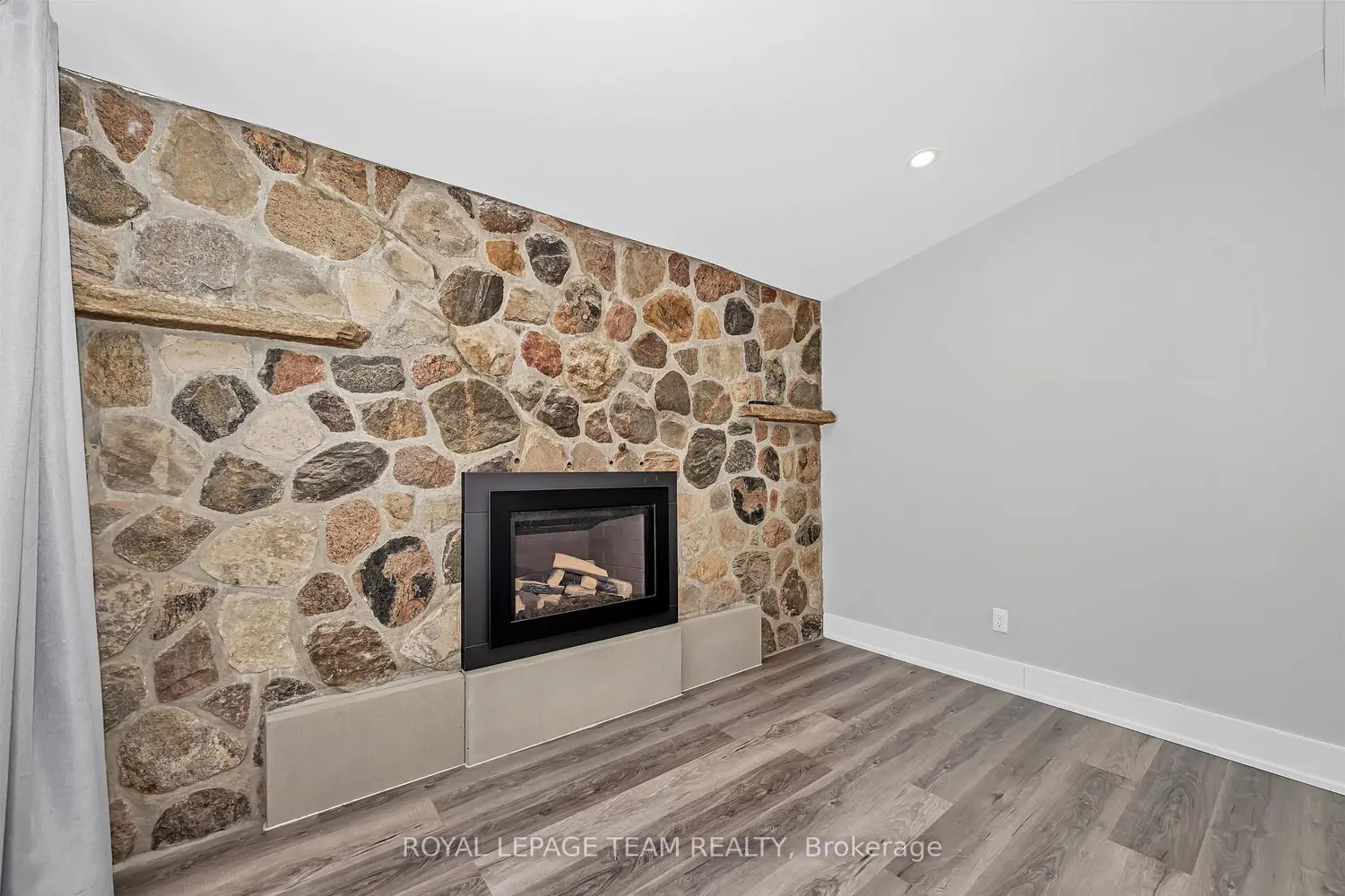 12 Largo Crescent photo 5