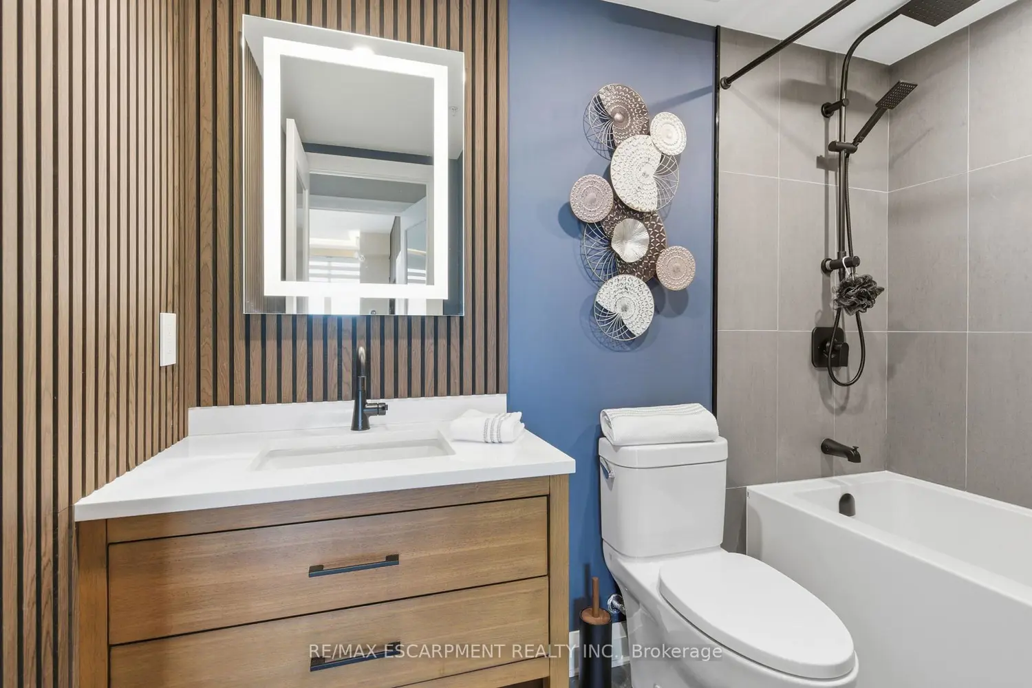 Additional image 13 of 550 North Service Road 1404