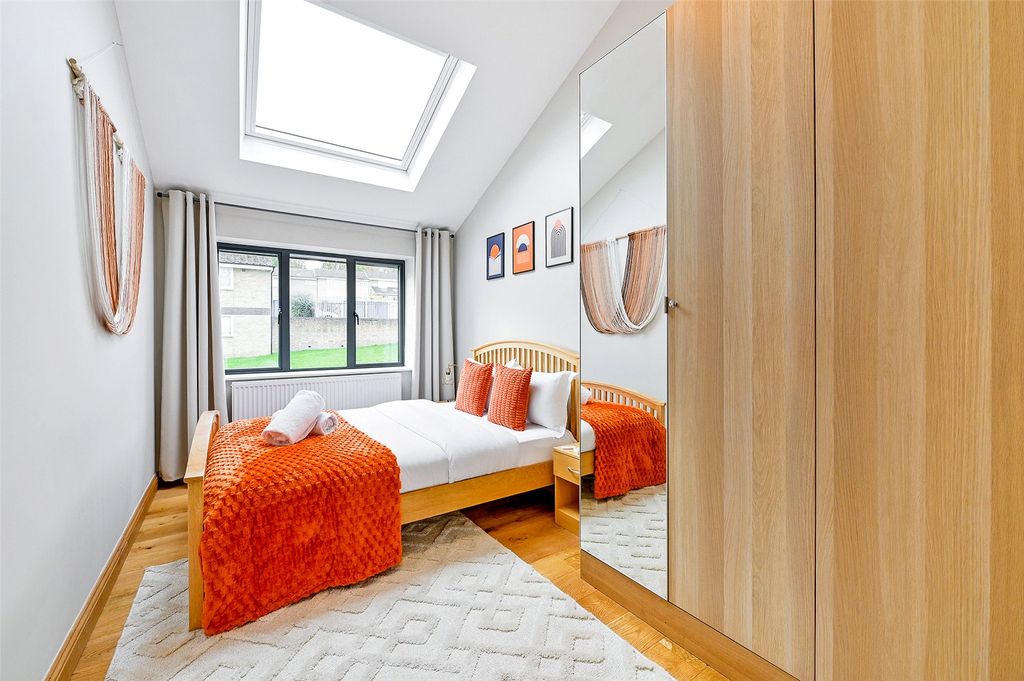 Additional image 11 of 4 bed semi-detached house to rentLuker Avenue, Henley-On-Thames, Oxfordshire RG9