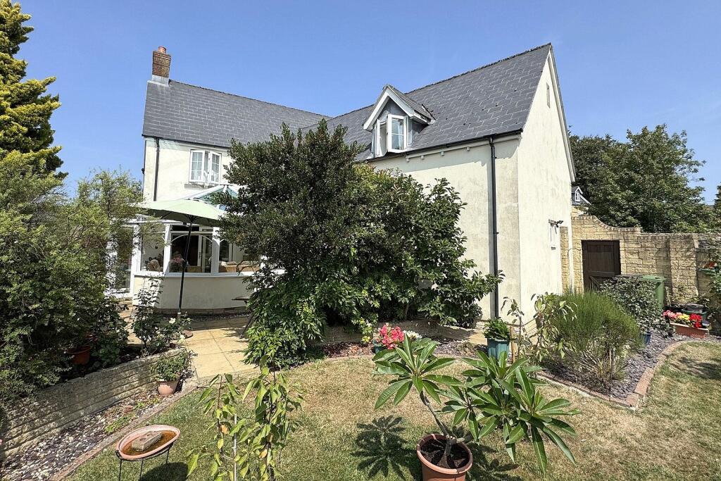 Manor Gardens, Wincanton, Somerset, BA9