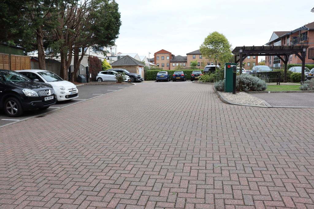 Additional image 10 of 1 bed flat to rentProspect Place, Hipley Street, Woking GU21