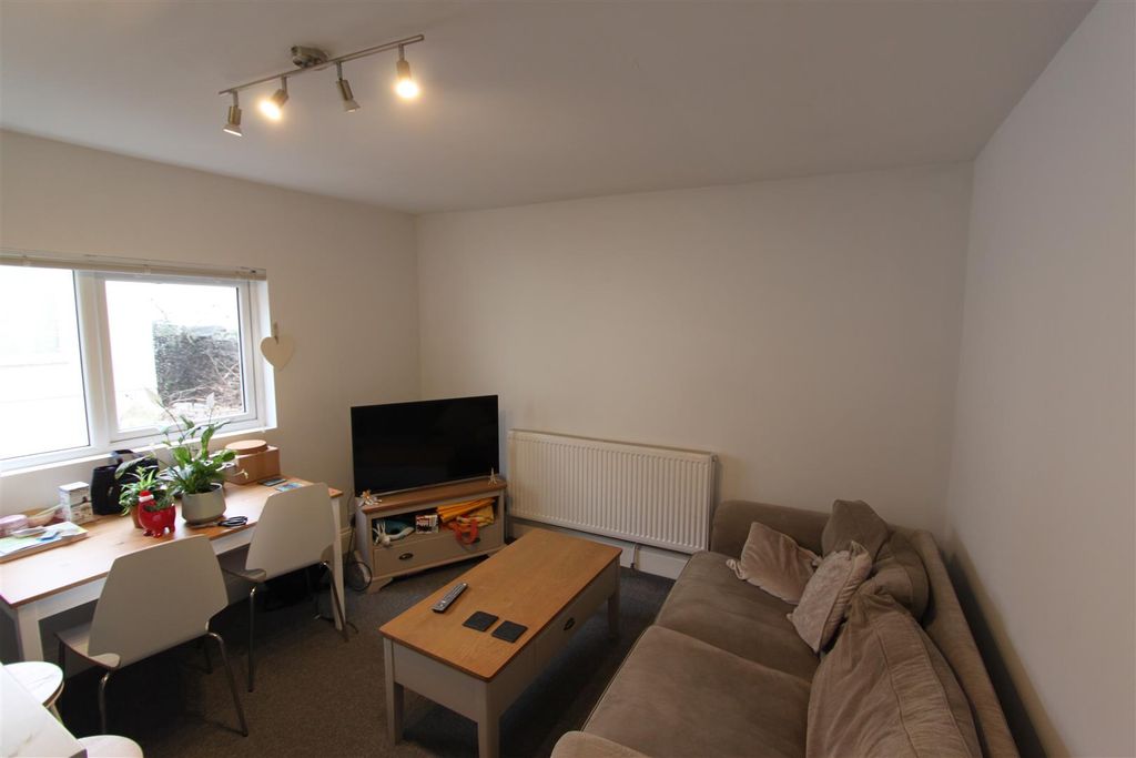 3 bed shared accommodation to rentHill Park Crescent, Plymouth PL4 photo 2