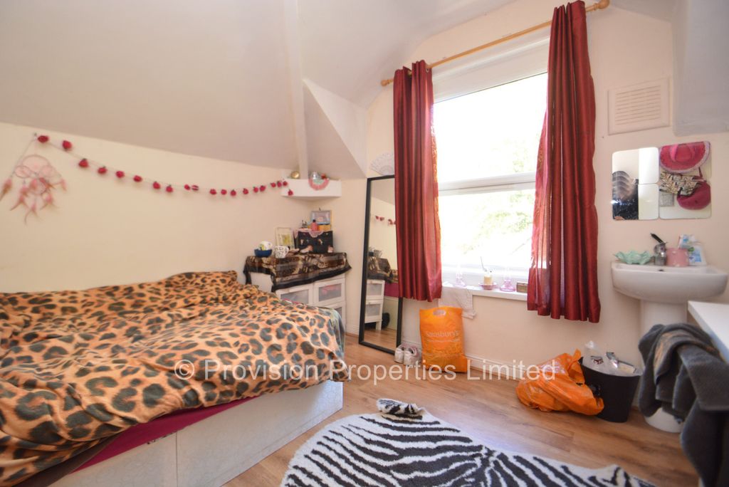Additional image 15 of 12 bed end terrace house to rentGrosvenor Road, Hyde Park, Leeds LS6
