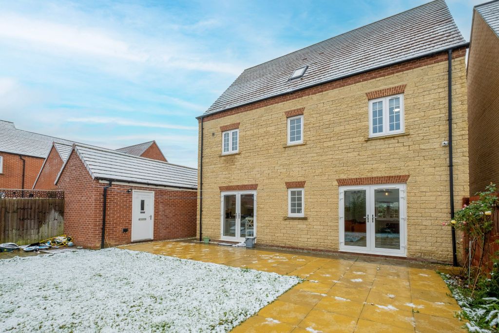 Additional image 36 of 6 bed semi-detached house to rentRedcar Road, Bicester OX26