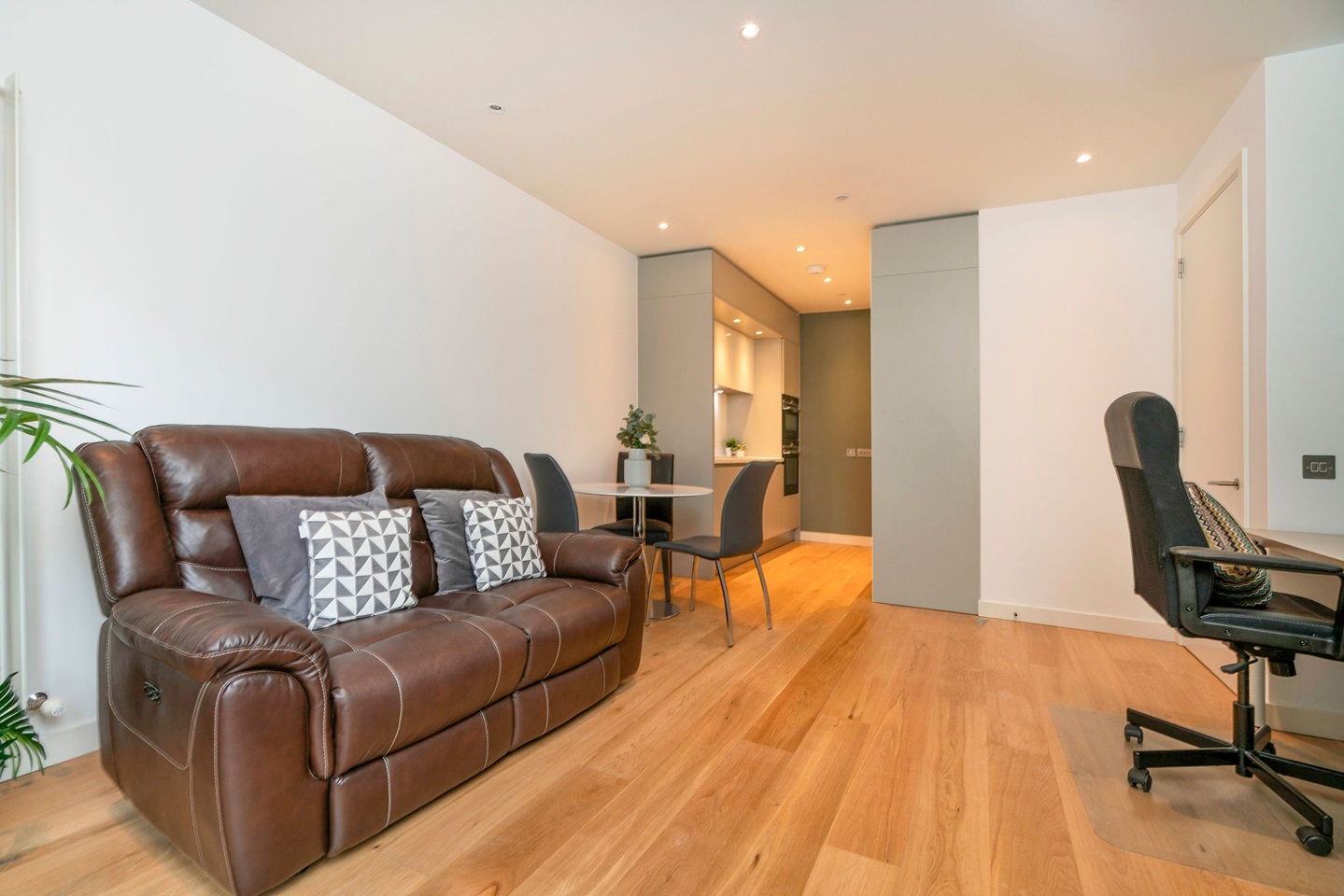 Additional image 3 of 1 Bed Flat, Simpson Loan, EH3, N1 7GU