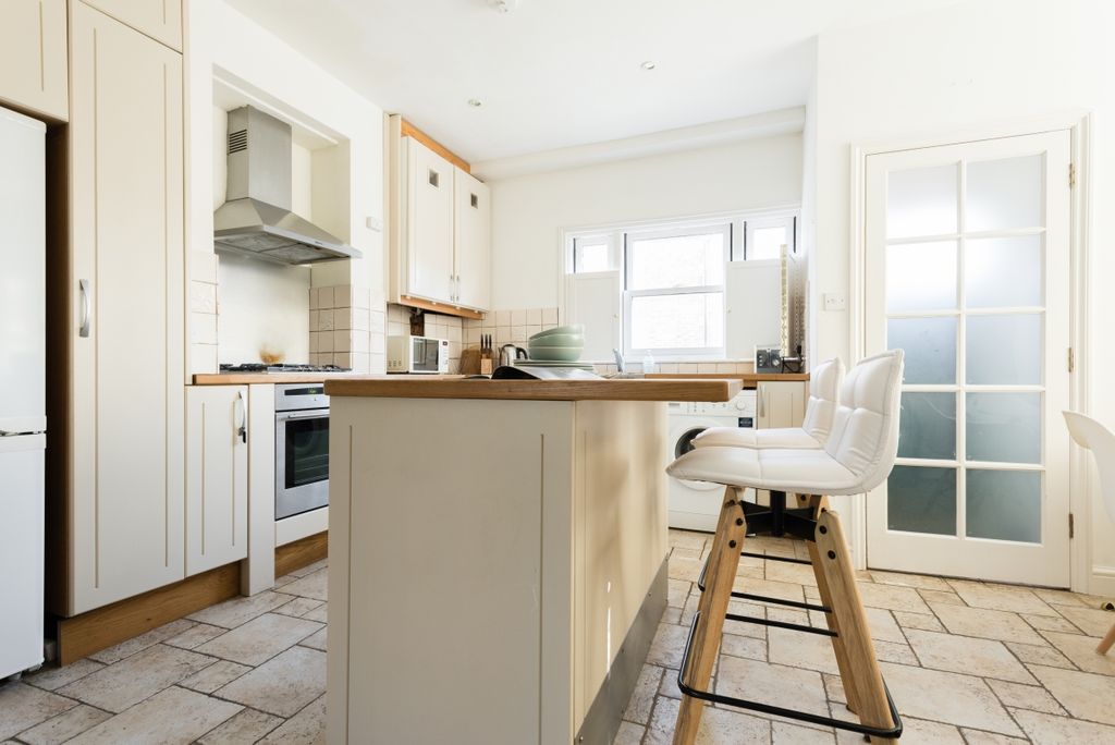 Additional image 6 of 4 bed flat to rentGreat Clarendon Street, Oxford OX2