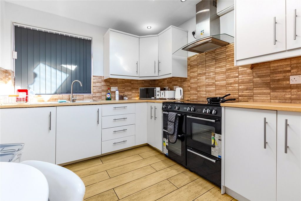Additional image 8 of 6 bed semi-detached house to rentHelmdon Crescent, Northampton NN2