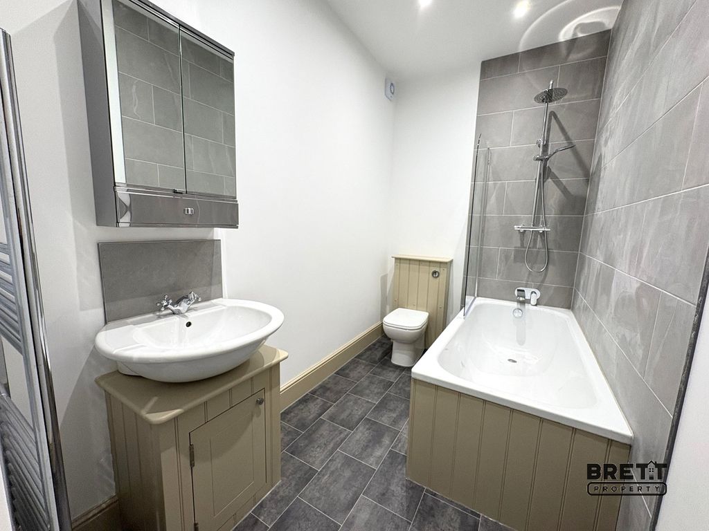Additional image 7 of 2 bed flat to rentFlat 1, 27 Main Street, Pembroke, Pembrokeshire. SA71