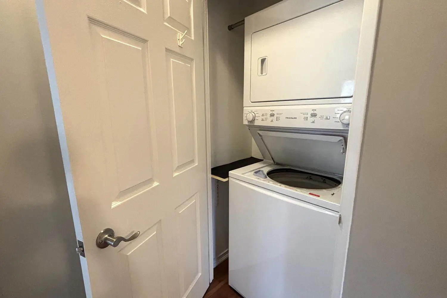 Additional image 8 of 2511 Lakeshore Road 406