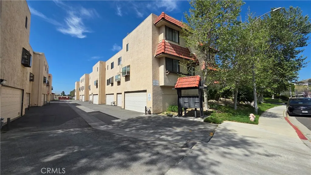 27657 Ironstone Drive Unit 2, Canyon Country, CA 91387