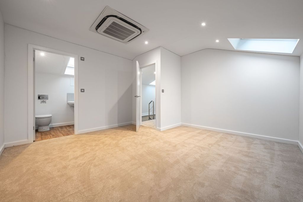 Additional image 13 of 2 bed detached house to rentHookstone Drive, Harrogate HG2