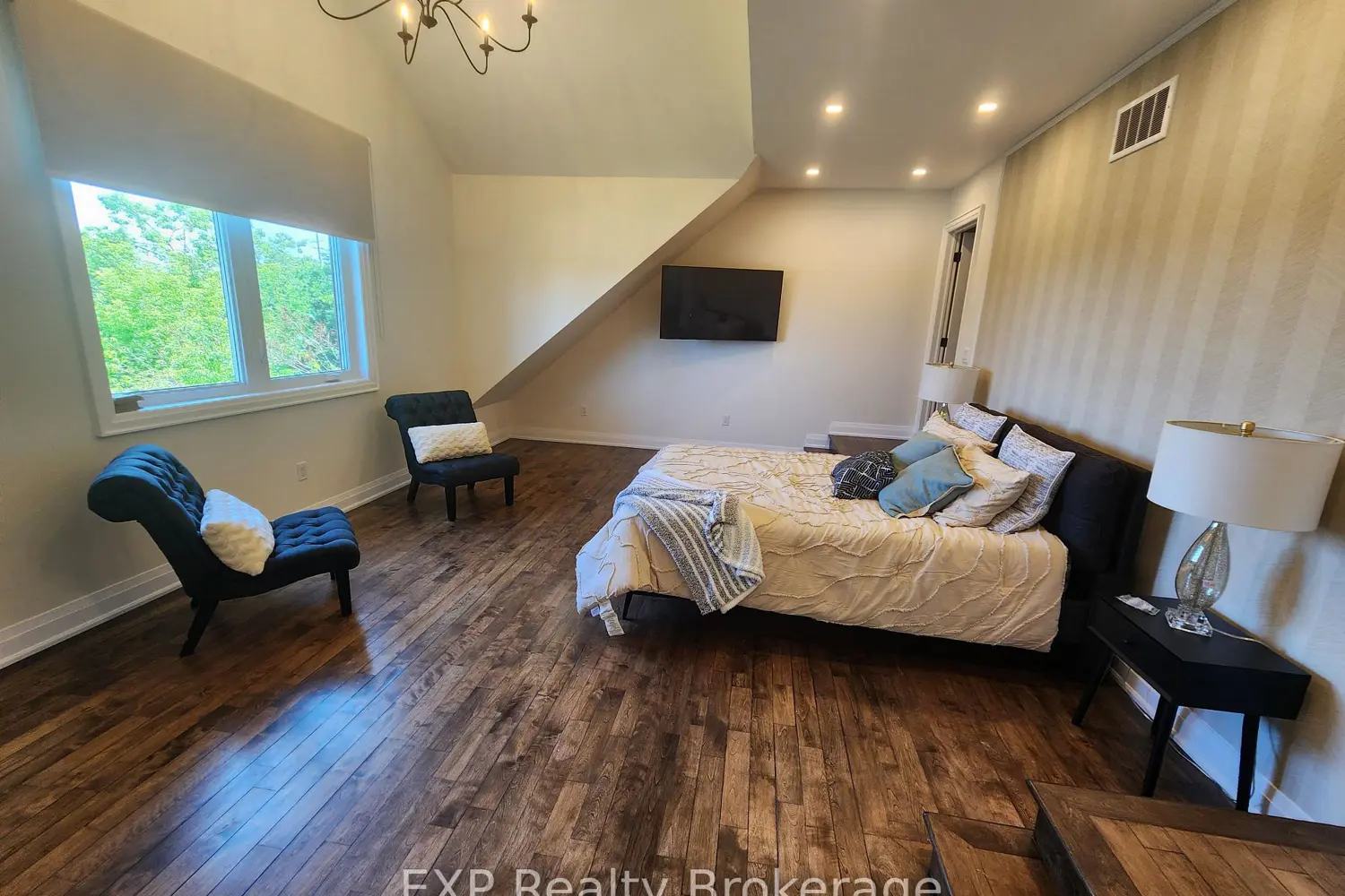 Additional image 7 of 2019 Dundas Street