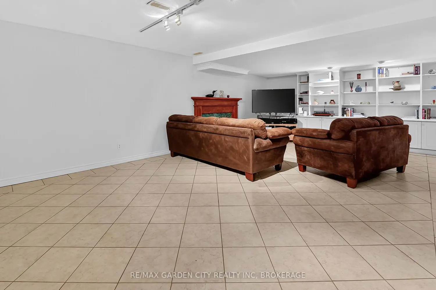 Additional image 11 of 39 Orchard Parkway