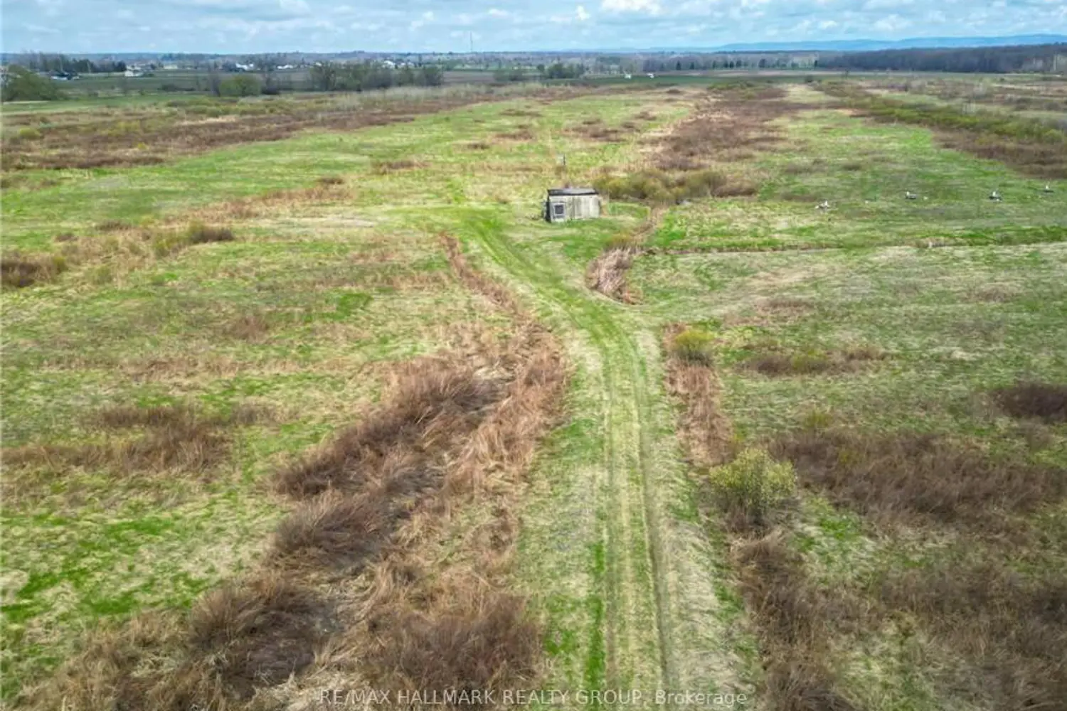 3310 Dunrobin Road photo 2
