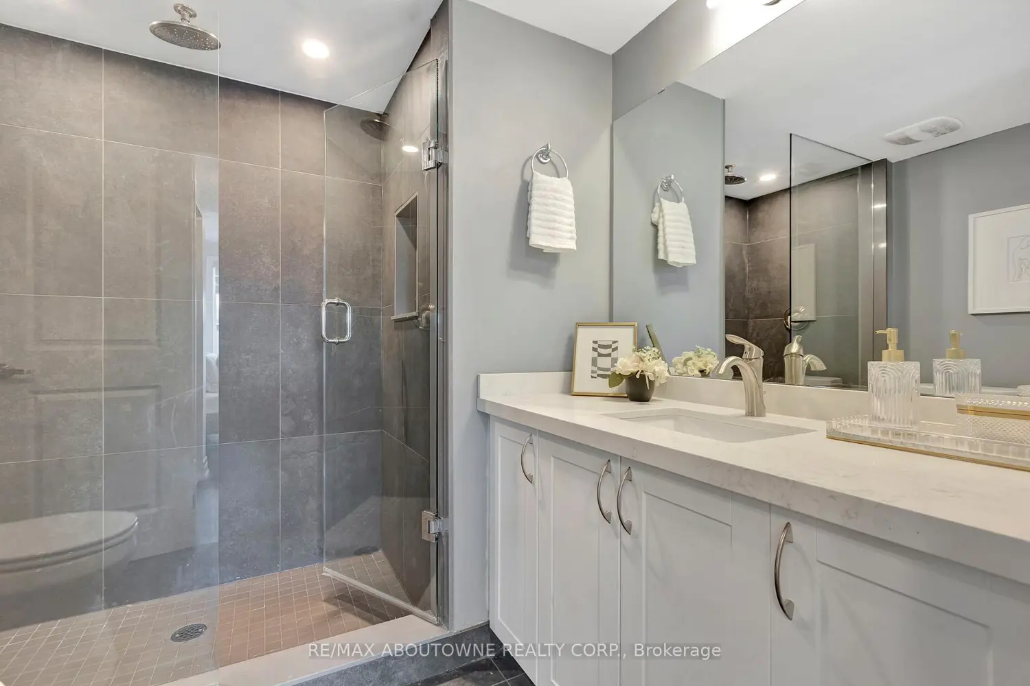 Additional image 15 of 2212 Bromsgrove Road 5