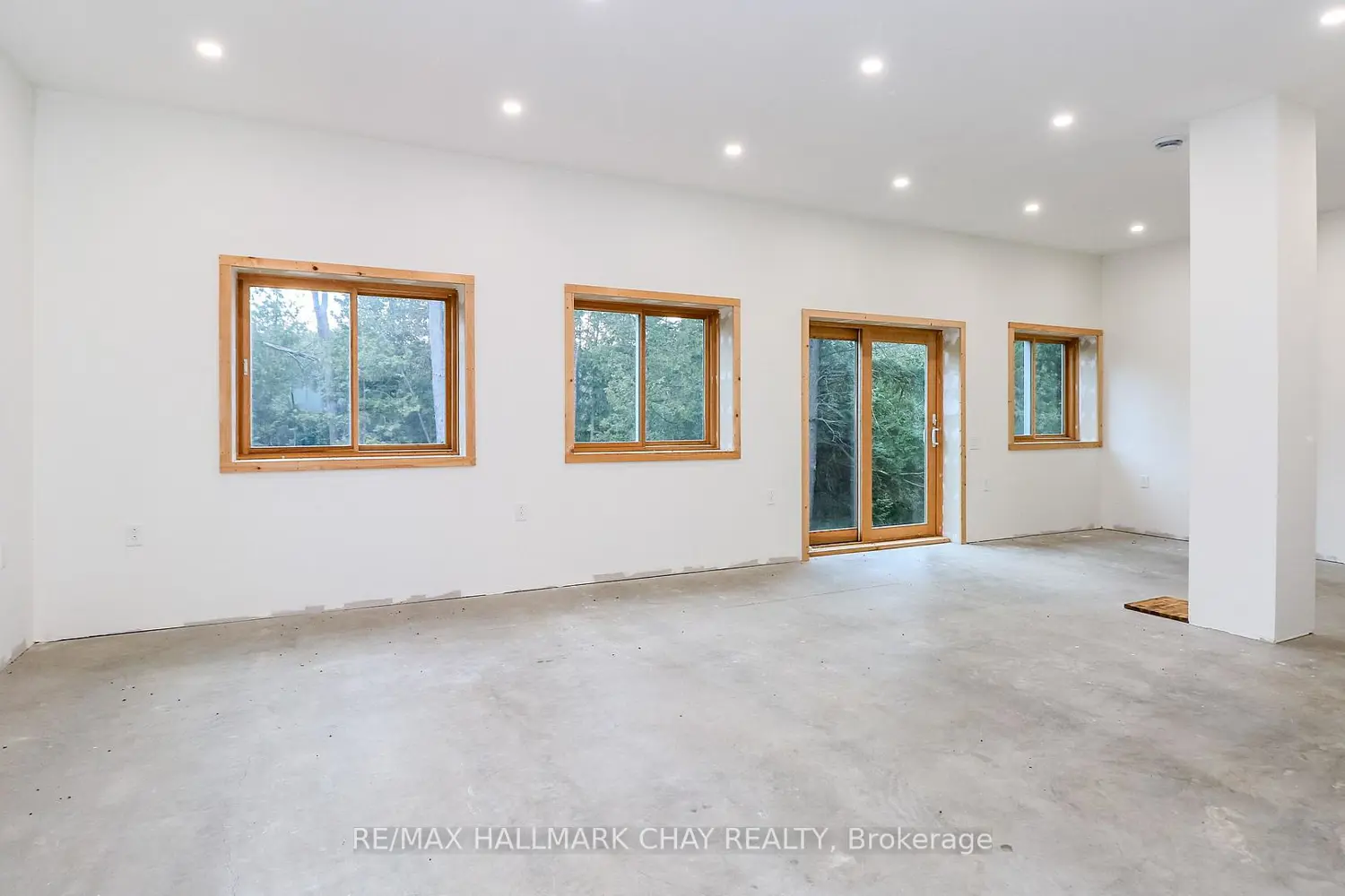 Additional image 5 of 2576 Champlain Road