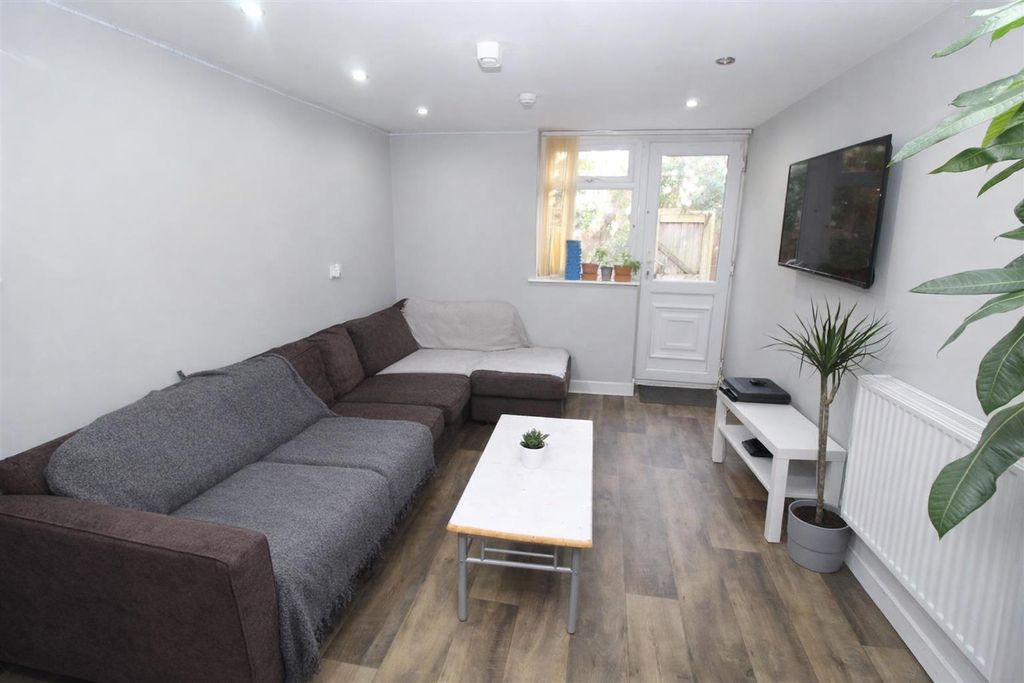 6 bed shared accommodation to rentMerthyr Street, Cathays, Cardiff CF24