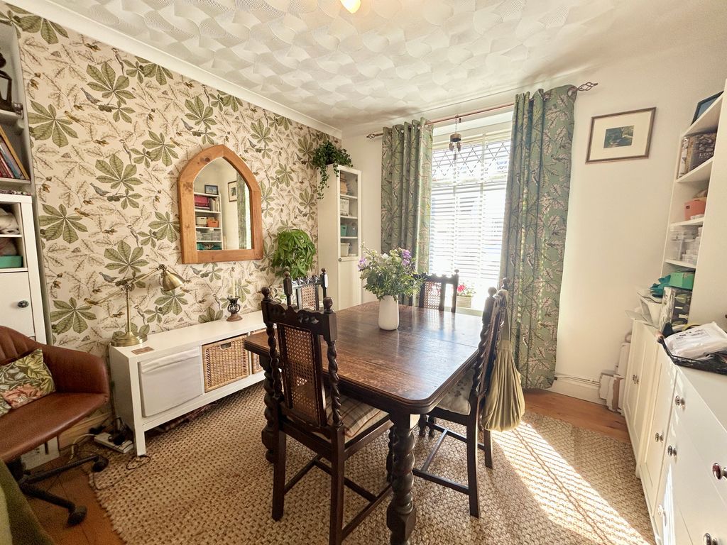 Additional image 4 of 2 bed property to rentGeorge Street, Milford Haven SA73
