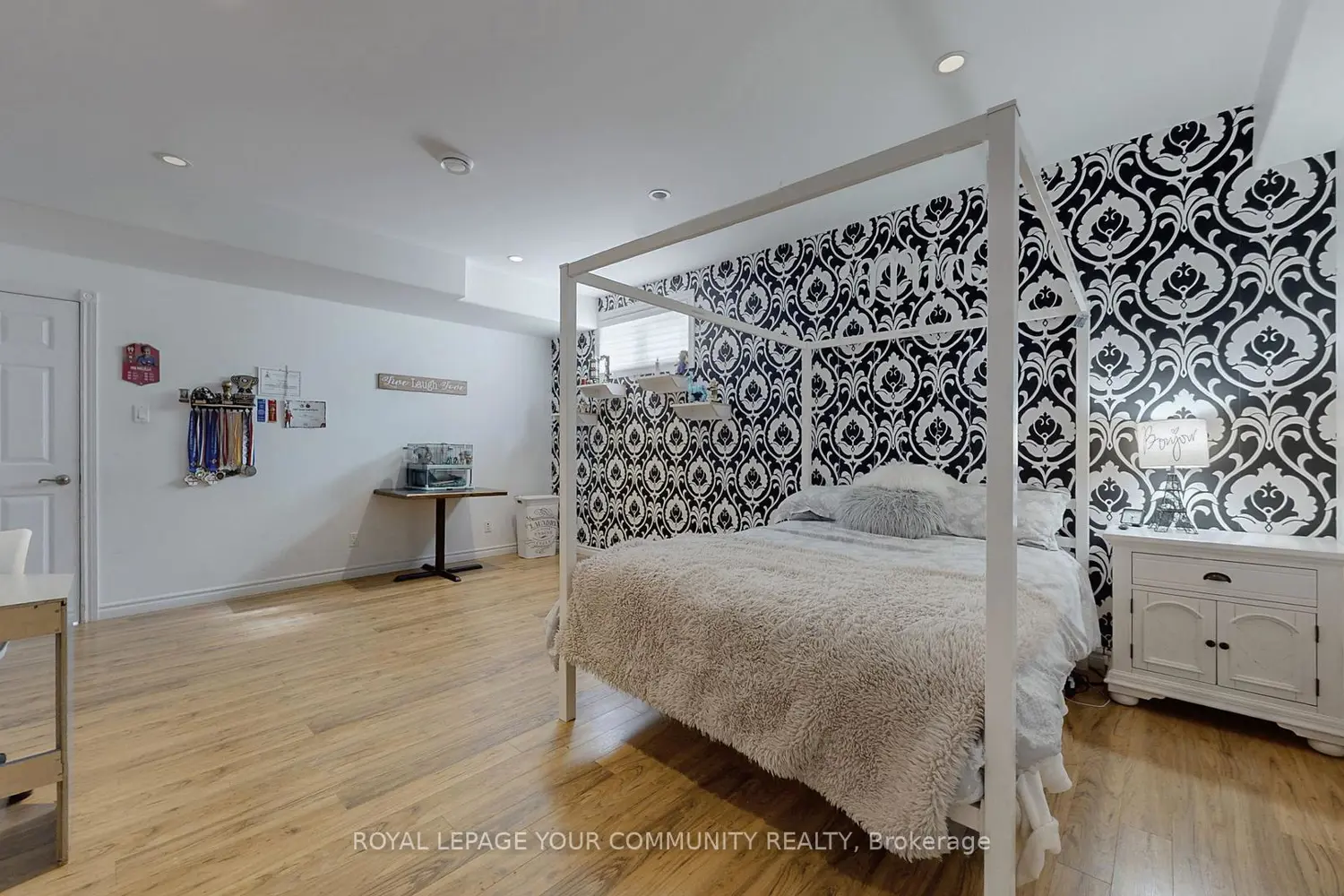 Additional image 11 of 1065 20Th Side Road