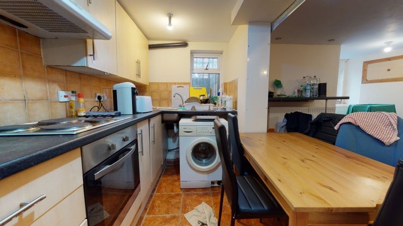 Additional image 4 of 3 bed shared accommodation to rentRoyal Park Avenue, Hyde Park, Leeds LS6