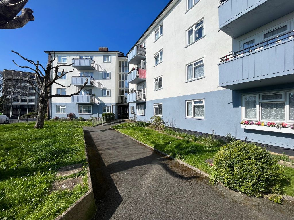 2 bed flat to rentWest Hoe Road, Plymouth PL1