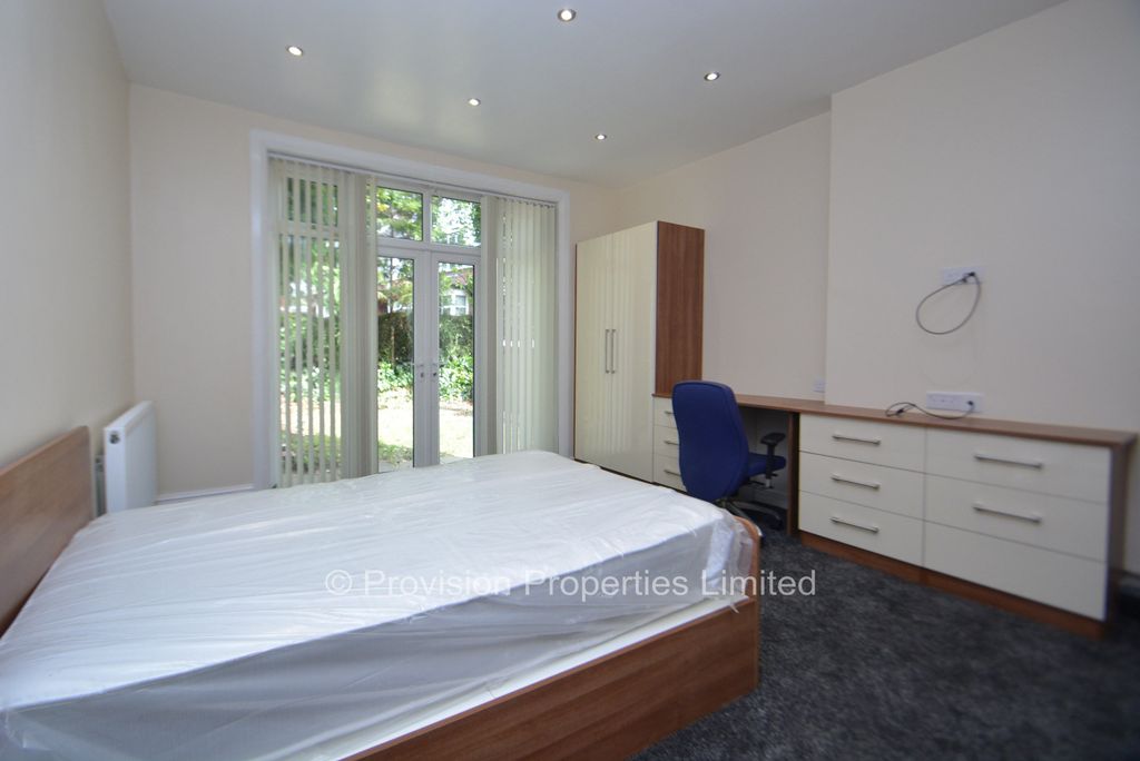 Additional image 7 of 8 bed semi-detached house to rentSt Michaels Villas, Headingley, Leeds LS6