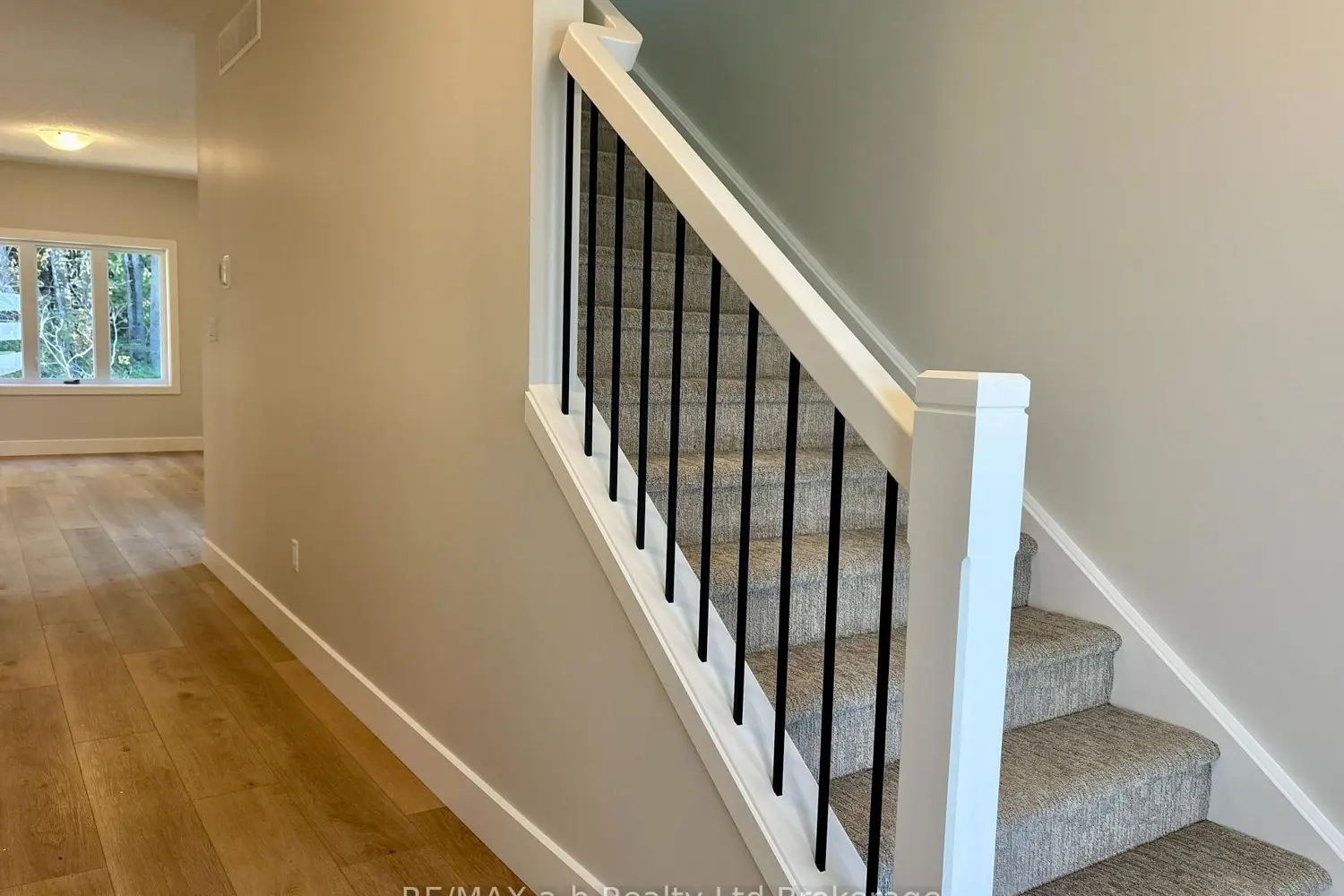 Additional image 8 of 41 Cash Crescent