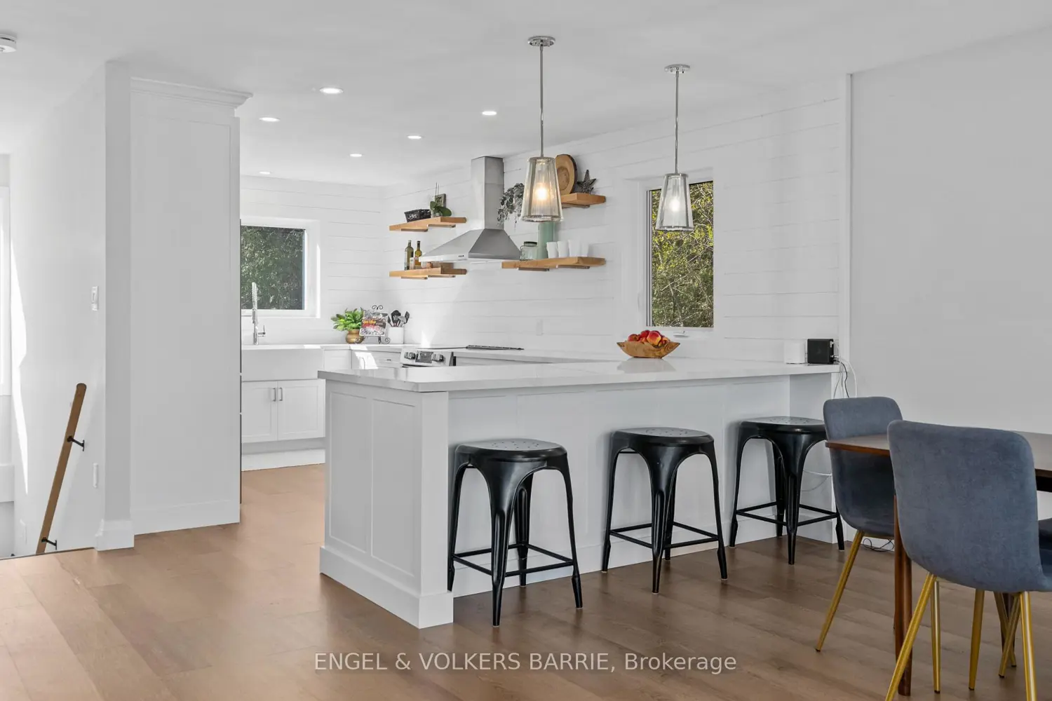 Additional image 5 of 2371 Lakeshore Road