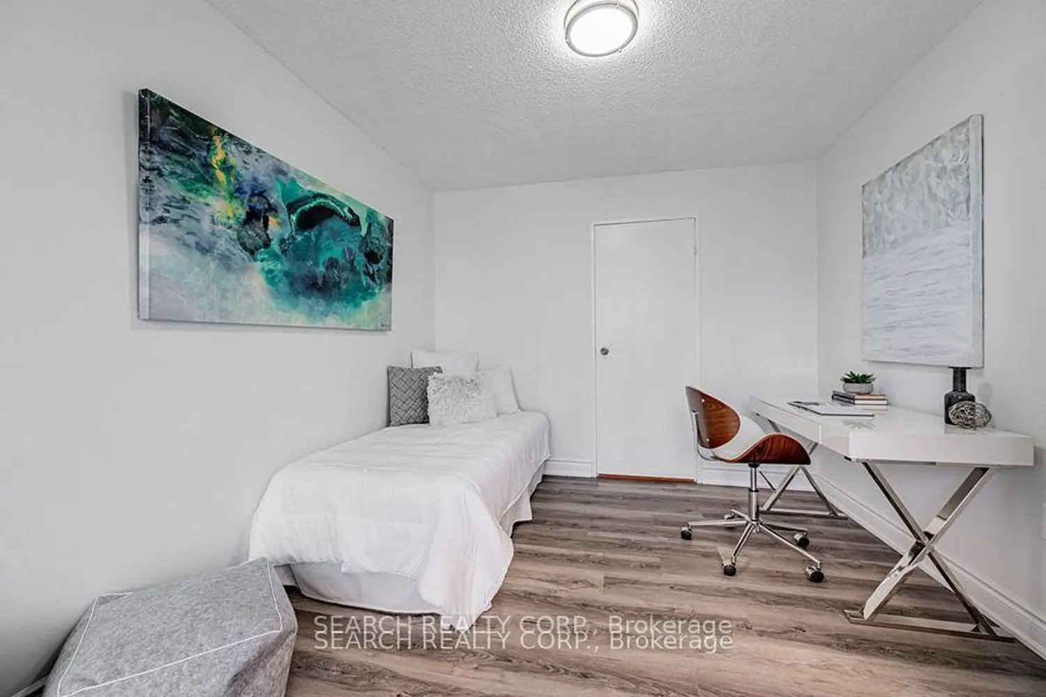 Additional image 8 of 3590 Kaneff Crescent 1108