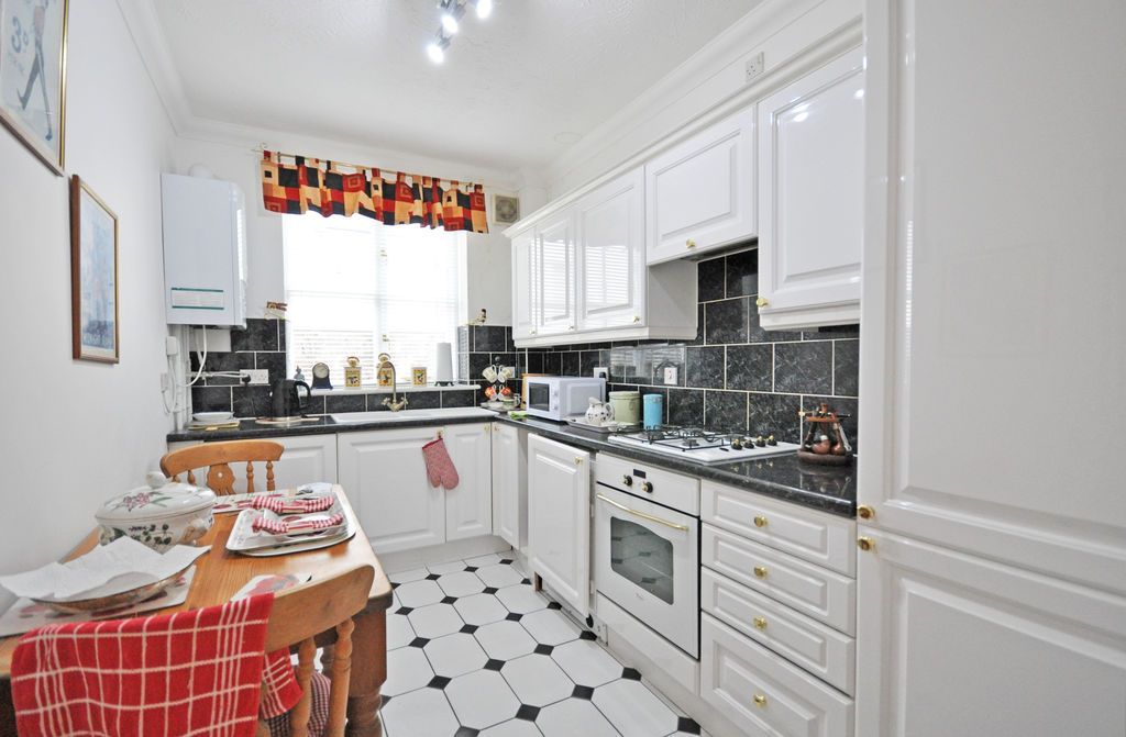 Additional image 4 of 2 bed flat to rentGround Floor, Gold Tops, Newport NP20