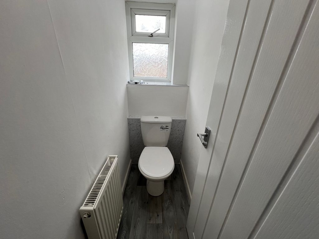 Additional image 7 of 2 bed flat to rentLindsay Court, New Road, Lytham St. Annes, Lancashire FY8