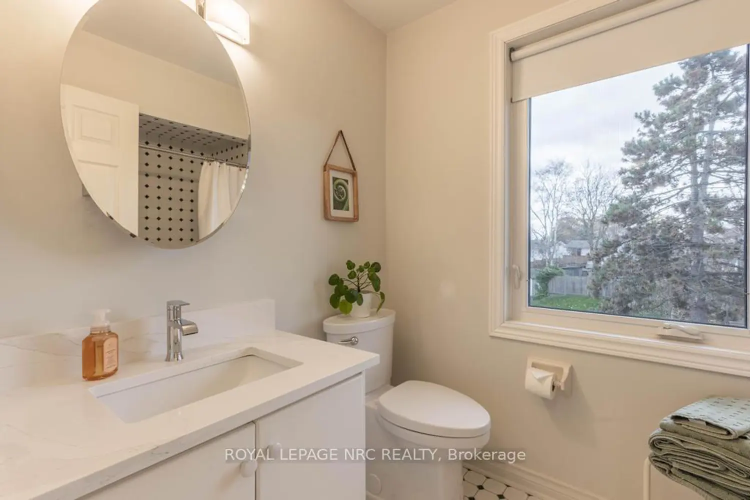 Additional image 14 of 1 Lakeside Drive 13