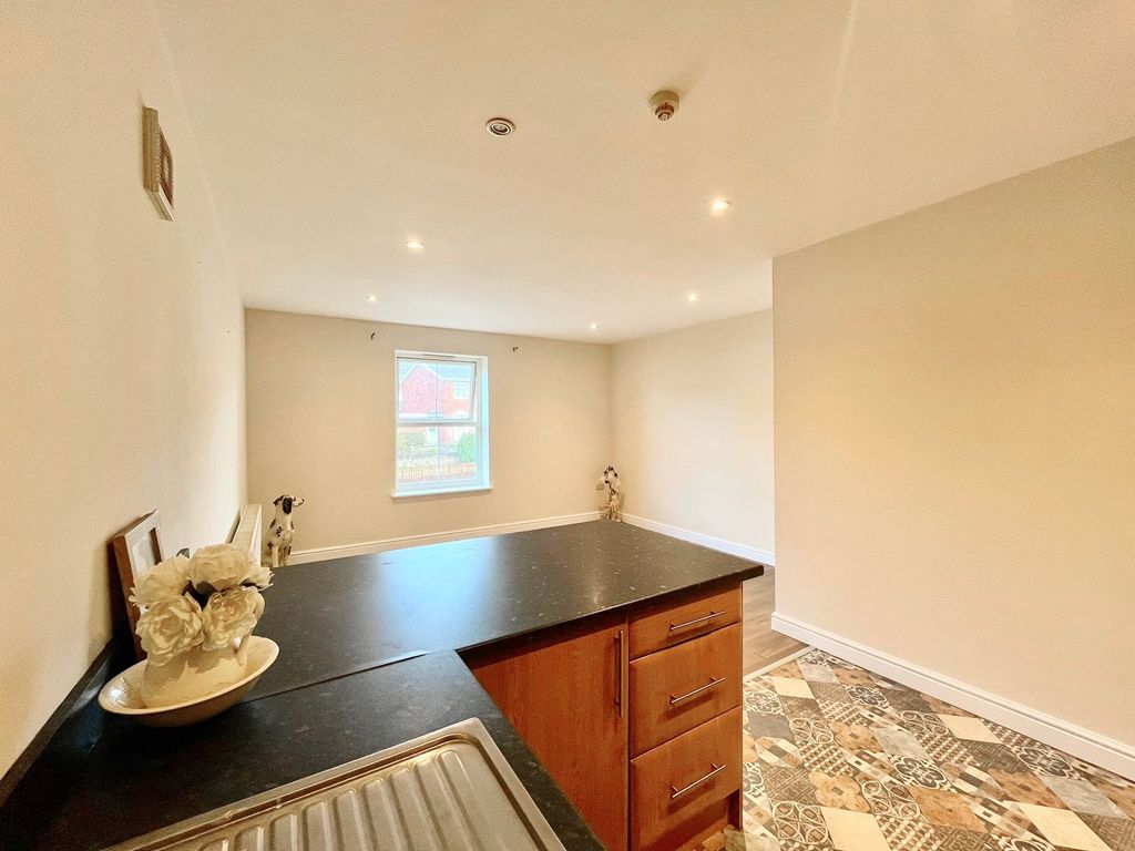 Additional image 6 of 2 bed flat to rentChepstow Road, Newport NP19