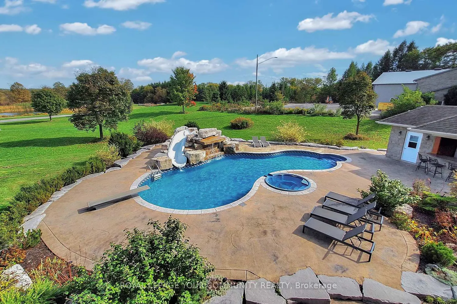 Additional image 14 of 1065 20Th Side Road