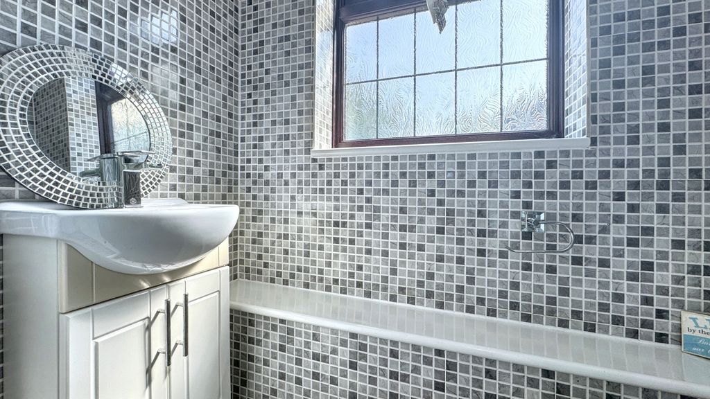 Additional image 9 of 4 bed property to rentRuskin Avenue, Rogerstone, Newport NP10