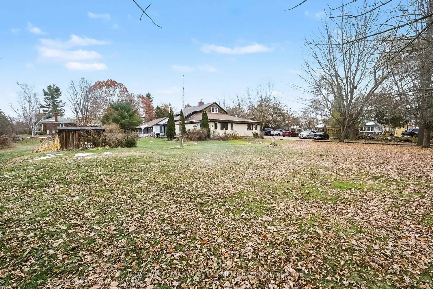 1092 Rideau Ferry Road photo 2