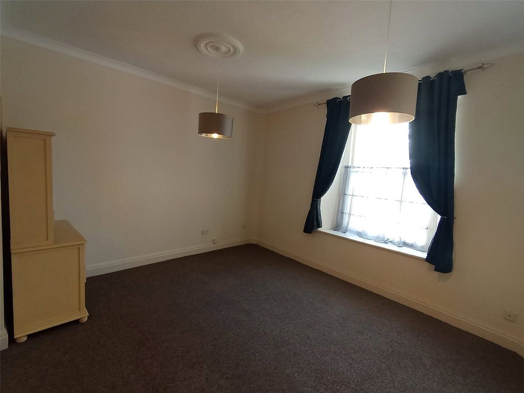 Additional image 4 of 2 bed flat to rentFlat 1, Brick House Apartments, High Street, Tenby, Pembrokeshire SA70