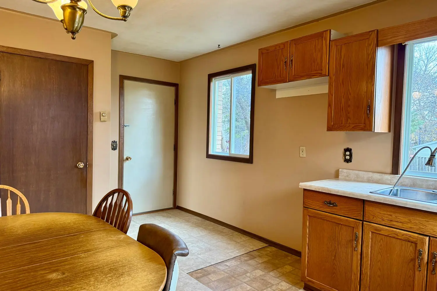 Additional image 9 of 1030 Yonge Street