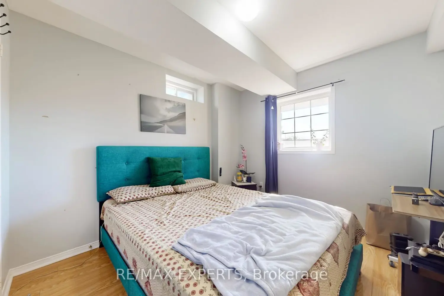 Additional image 11 of 2 Personna Circle