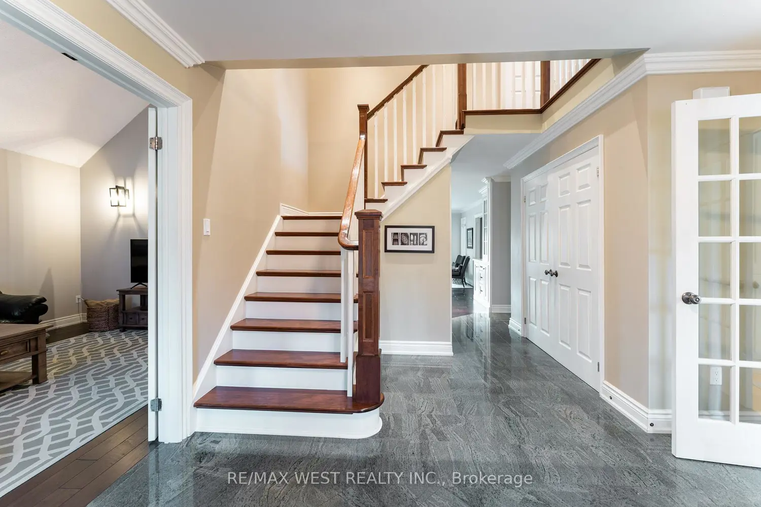 18 Harrowsmith Place photo 2