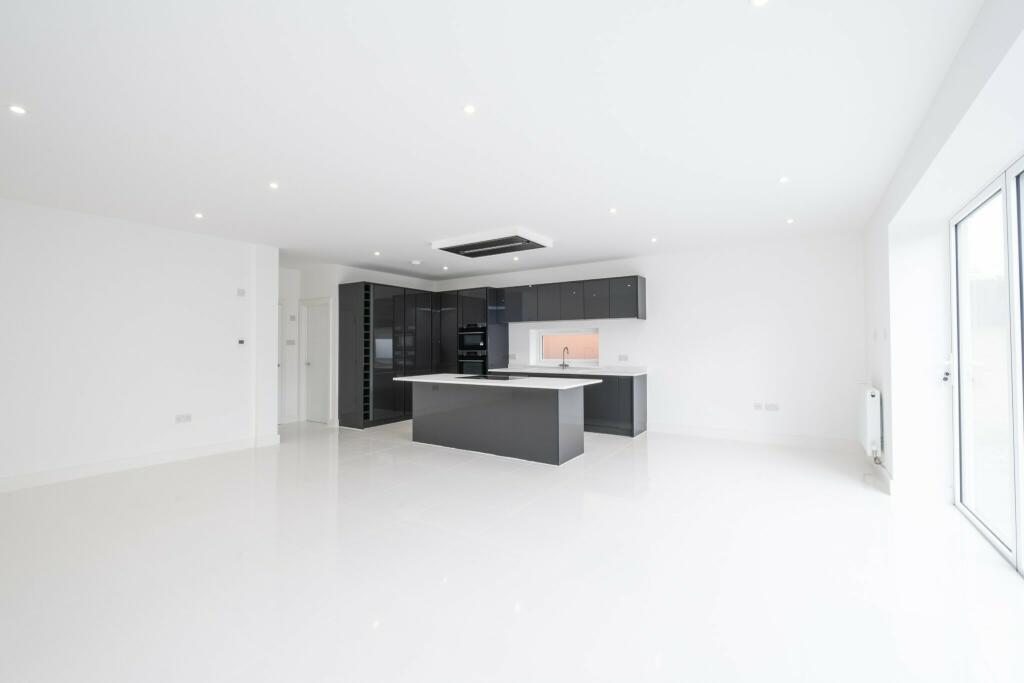 Additional image 18 of Large 4 bed house Coombe Avenue