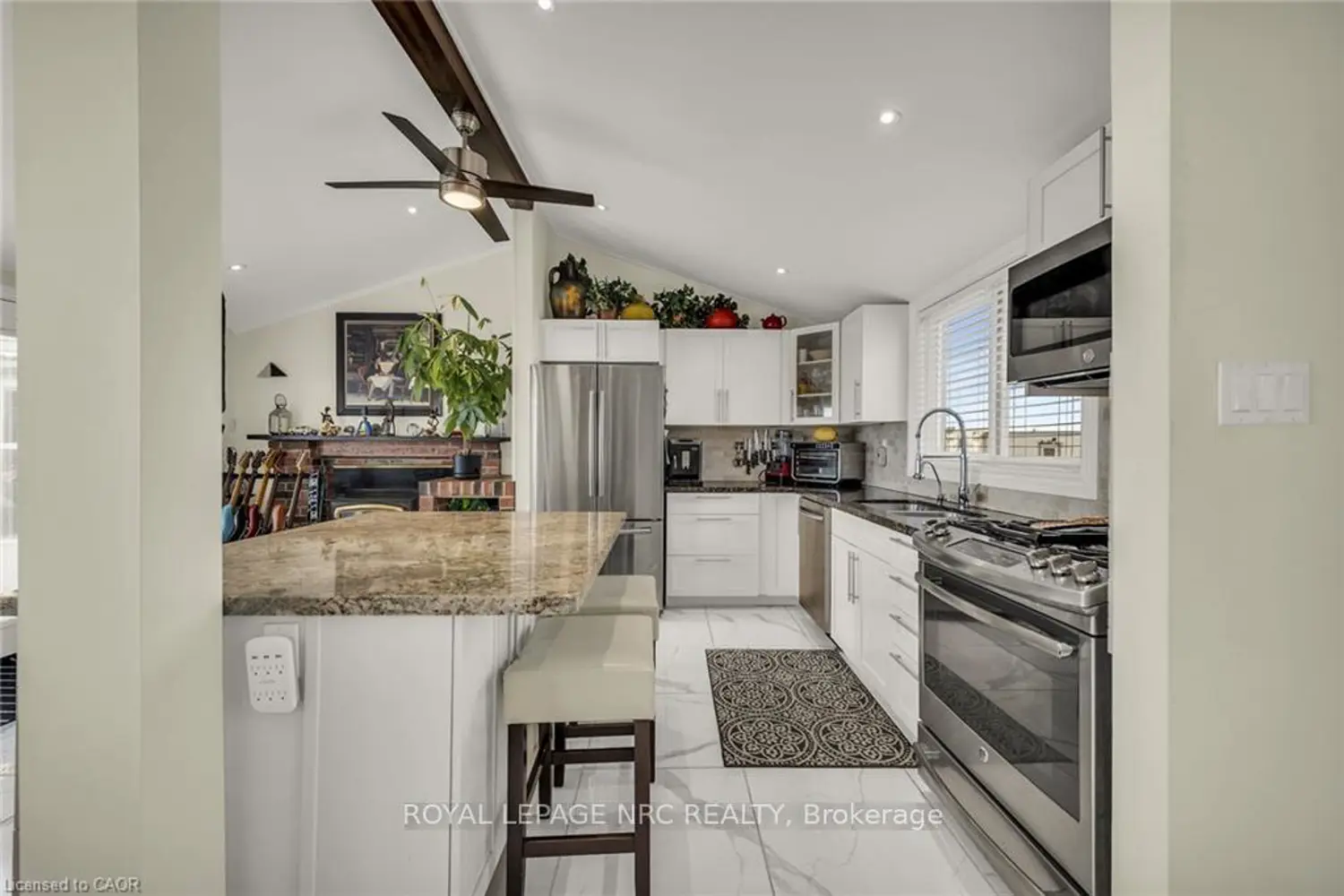 Additional image 4 of 817 Lakeshore Road