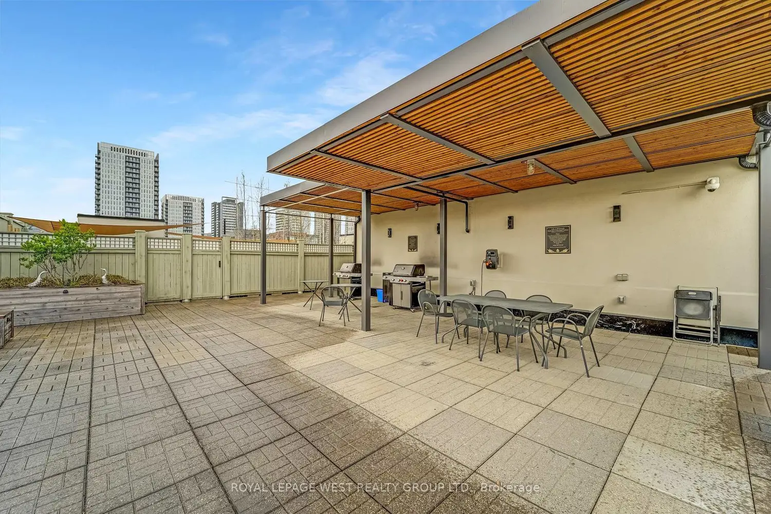 Additional image 20 of 90 Sumach Street #416