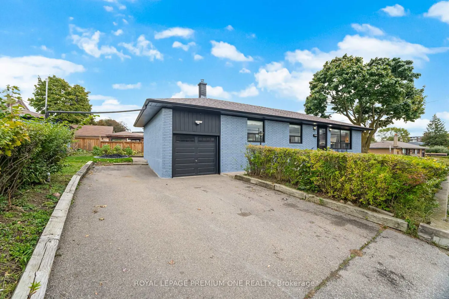2 Del Ria Drive